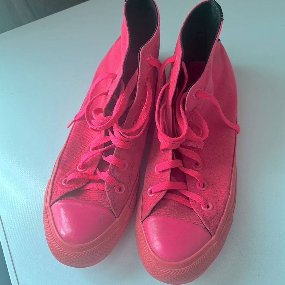 Hot pink size 8 Converse Men’s 6, UK 6, Eur 39, CM 24.5